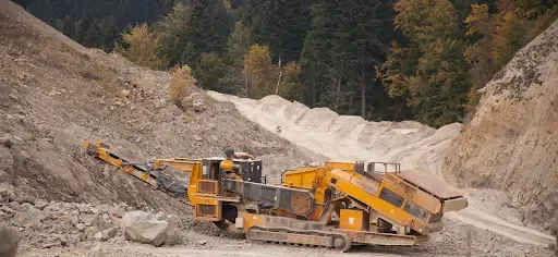 aggregate crusher rental cat brand in yellow